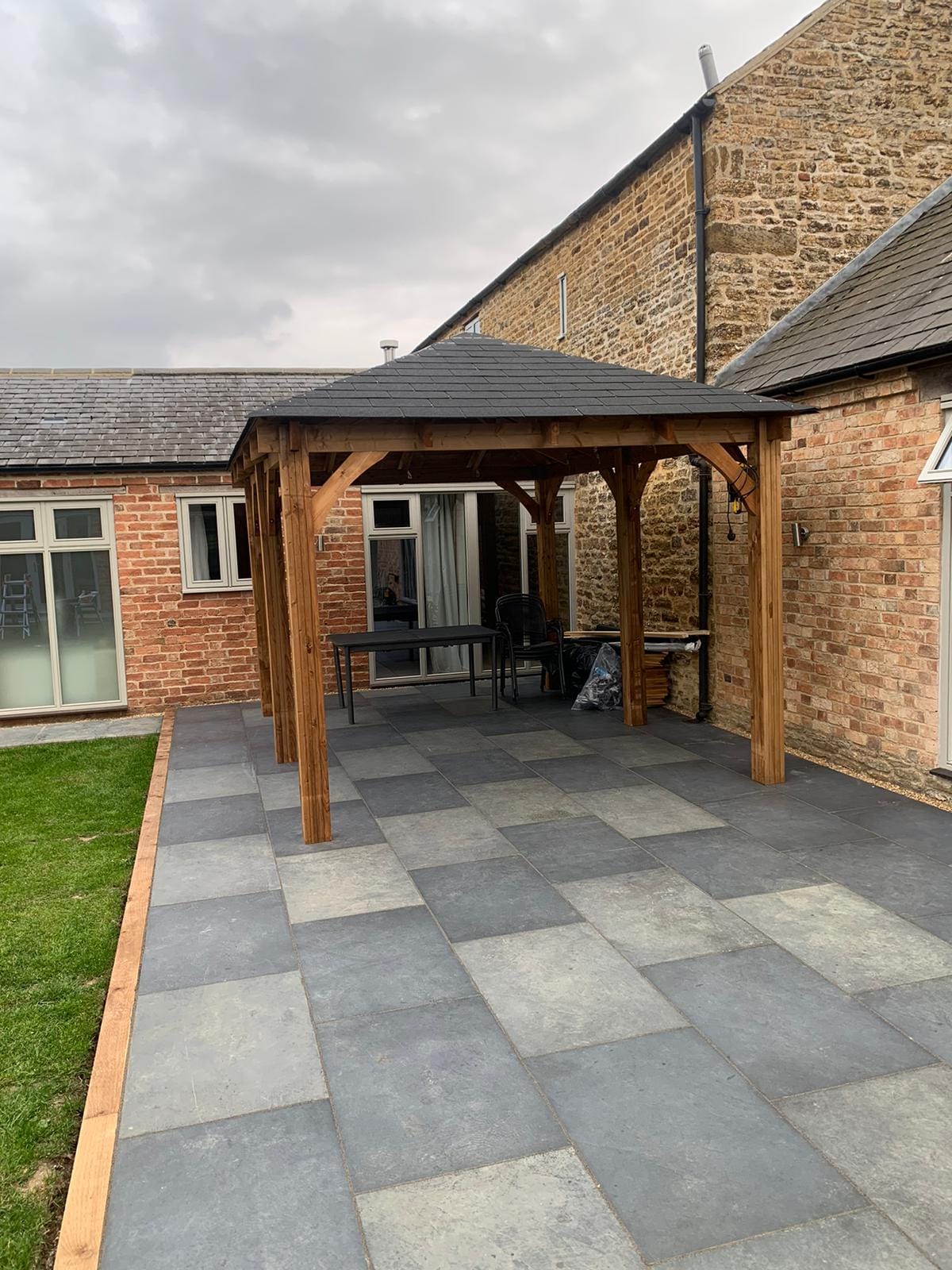 Our experienced local team will be happy to advise on materials, design, and cost to make sure your new wall is built to the highest standard.